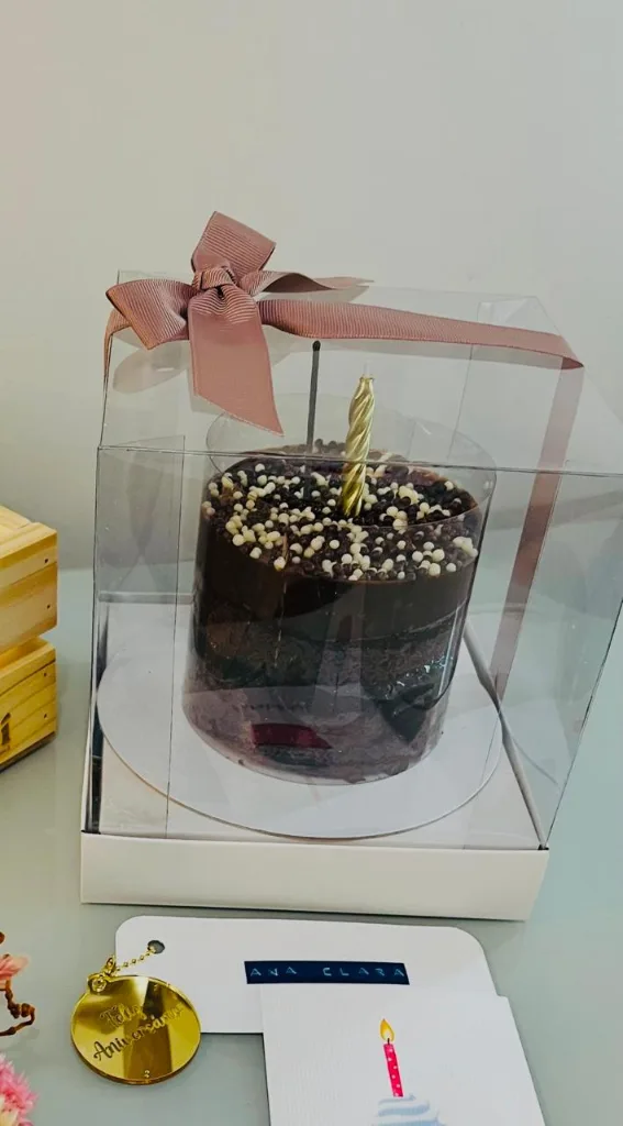 Mini Bolinho de festa com 10cm para duas pessoas (dão 4 fatias generosas)
